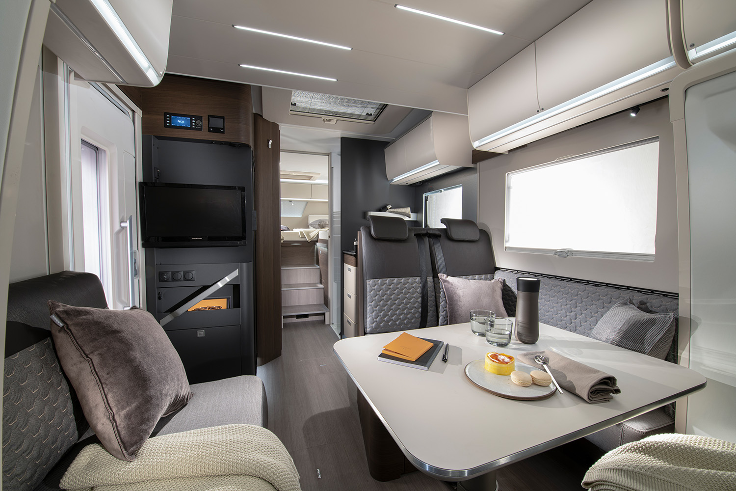 Adria Matrix Teilintegriertes Reisemobil MercedesBenz Adria Matrix Teilintegriertes Reisemobil MercedesBenz